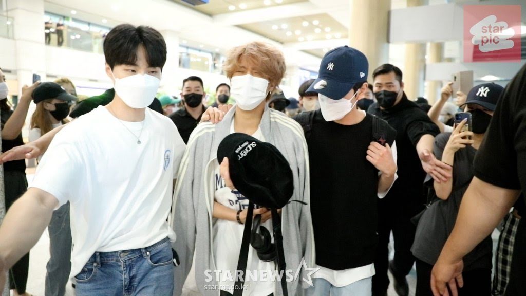 stray kids han 220620 airport 2