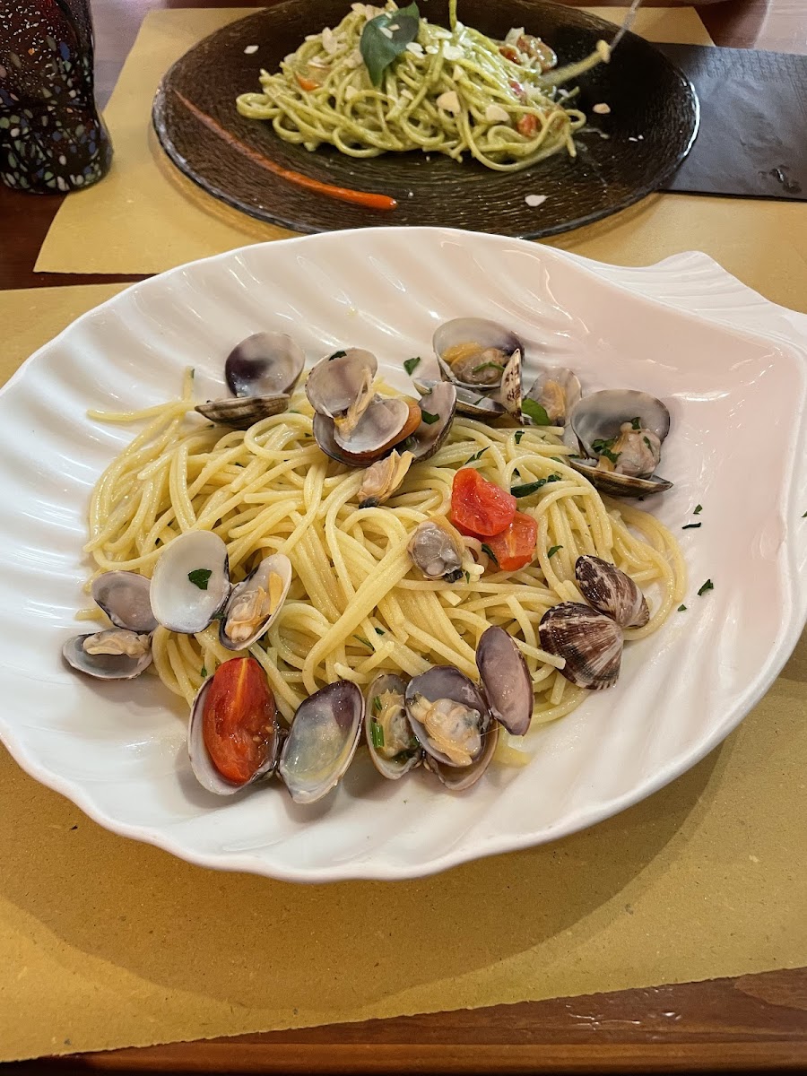 Spaghetti with wild clams