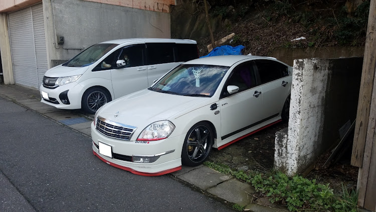 ティアナのエムズガレージ・洗車・車高詐欺・パールホワイトに関するカスタム事例の投稿画像1枚目