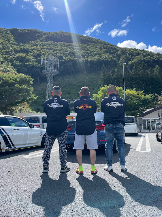 M4 クーペのマフラー出口を見てみたい・一日一麺・食レポ・ドイツ軍コラボ・車仲間は最高に関するカスタム事例の投稿画像3枚目