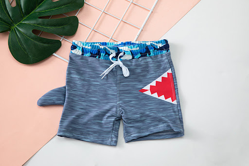 Title 3, Quick-drying sunscreen swimsuit for small, medi...