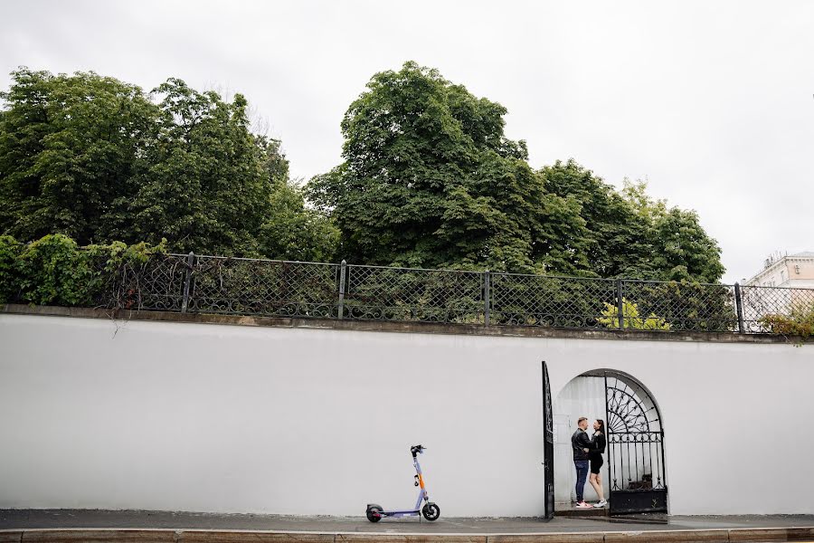 Svadobný fotograf Sergey Rzhevskiy (photorobot). Fotografia publikovaná 1. augusta 2023