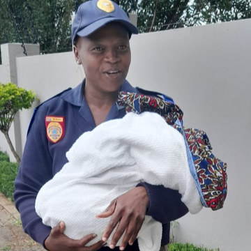 Sgt Connie Nkuna helped deliver a baby after a woman went into full labour on the side of the road in Johannesburg.