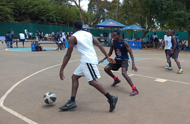 Sons of Anarchy player Fred Sande (in blue) vies for the ball against Rogue Martin Ogola