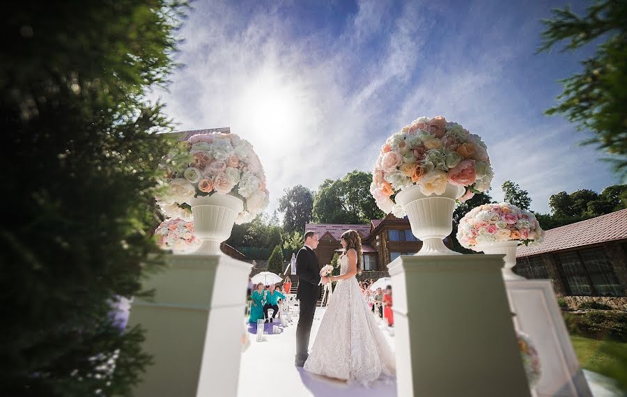 Fotógrafo de casamento Roman Onokhov (archont). Foto de 1 de agosto 2017