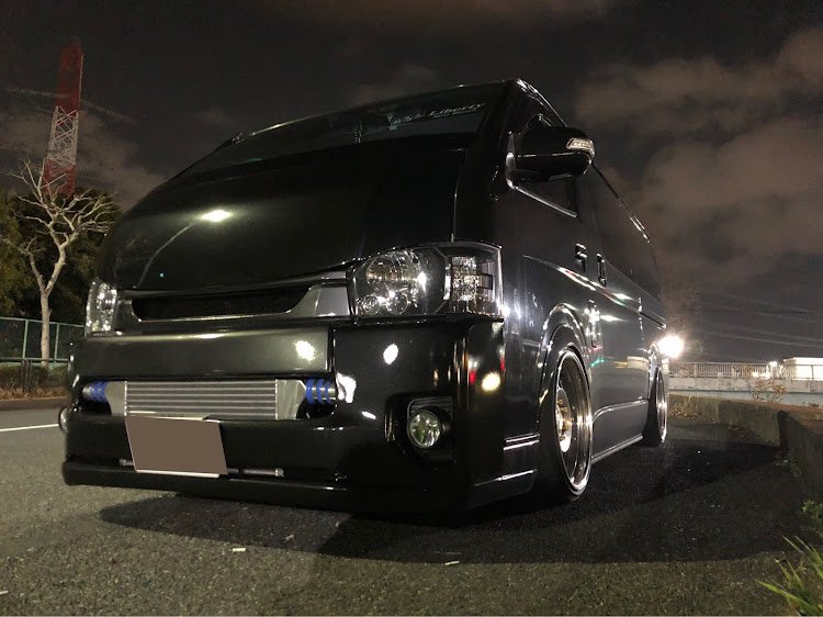 ハイエースバンのリムダシニコダワル・フェンダー育成中・作業車・生足に関するカスタム事例の投稿画像4枚目