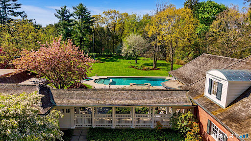House with pool 3