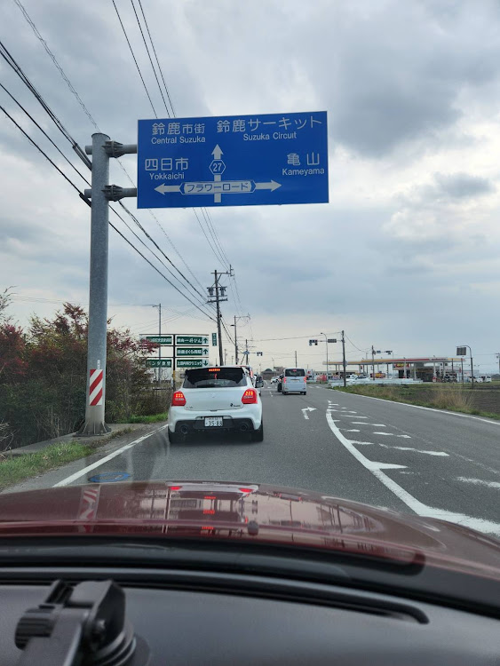 スイフトスポーツの遠征ドライブ・鈴鹿パーキング・鈴鹿サーキット・聖地・ローガンに関するカスタム事例の投稿画像13枚目