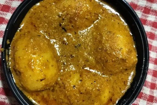 Aloo Dum [250 Ml] With 4 Tawa Roti And Mixed Pickle