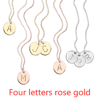 Eenvoudige en veelzijdige ketting met 26 Engelse letters, ideaal om je naam of initialen te laten zien en je stijl te personaliseren.