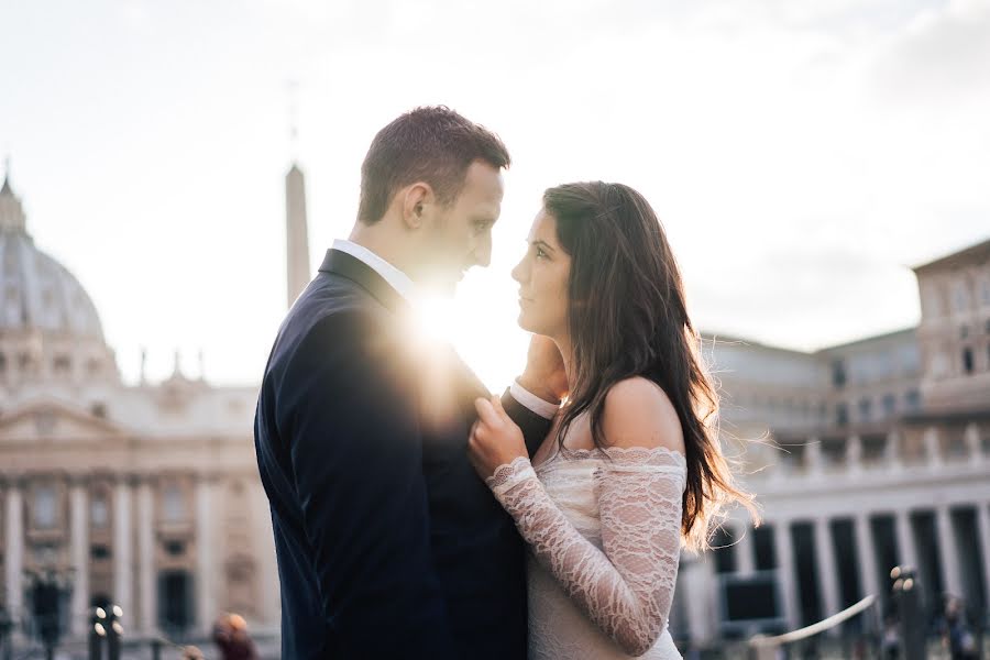 Fotografo di matrimoni Szabolcs Locsmándi (thelovereporters). Foto del 20 febbraio 2020