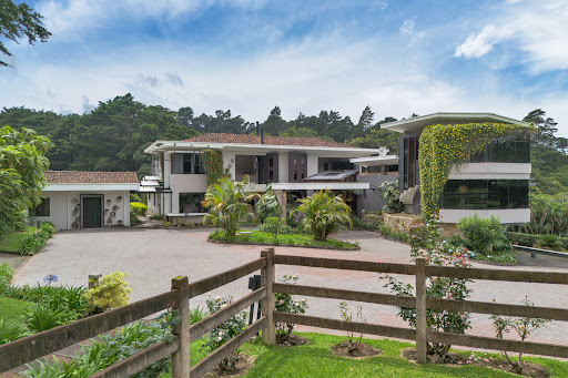 Property with garden 1