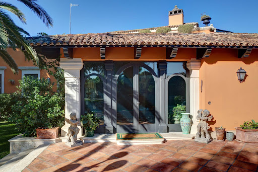 Villa avec piscine et terrasse 5