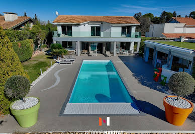 Villa avec piscine et terrasse 7