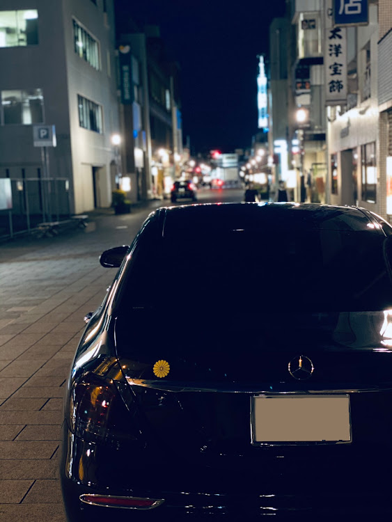 Eクラス セダンのベンツEクラス・セダン・オフ会したい・夜の撮影会に関するカスタム事例の投稿画像3枚目