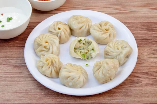 Veg Momos [8 Pieces]