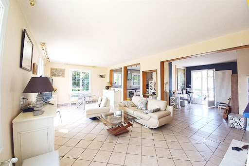 House with pool and terrace 4