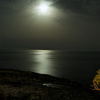 Riflessi di luna sul mare di 