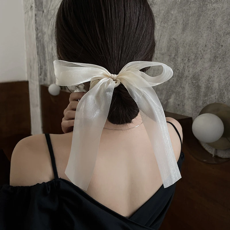 Barrette à cheveux noire avec nœud papillon et pince ressort arrière. Maintien sûr, accessoire de coiffure idéal pour le printemps et les coiffures.