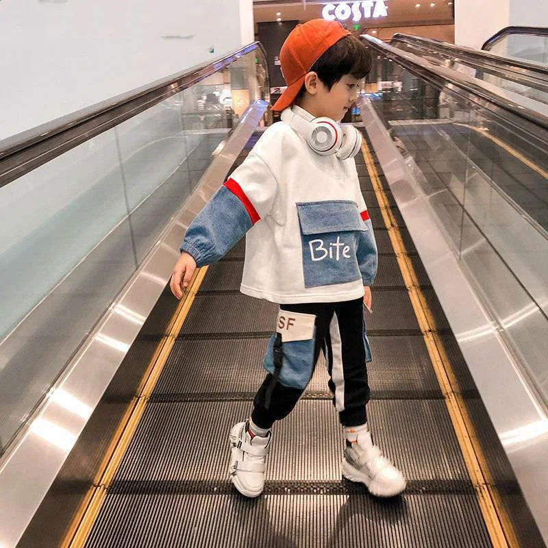 Koreaanse tweedelige sportieve vrijetijdsset voor kinderen, lente en herfst. Trendy en comfortabel, ideaal voor sport en spelen.