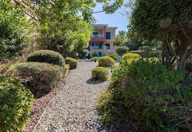 Maison avec piscine et jardin 3