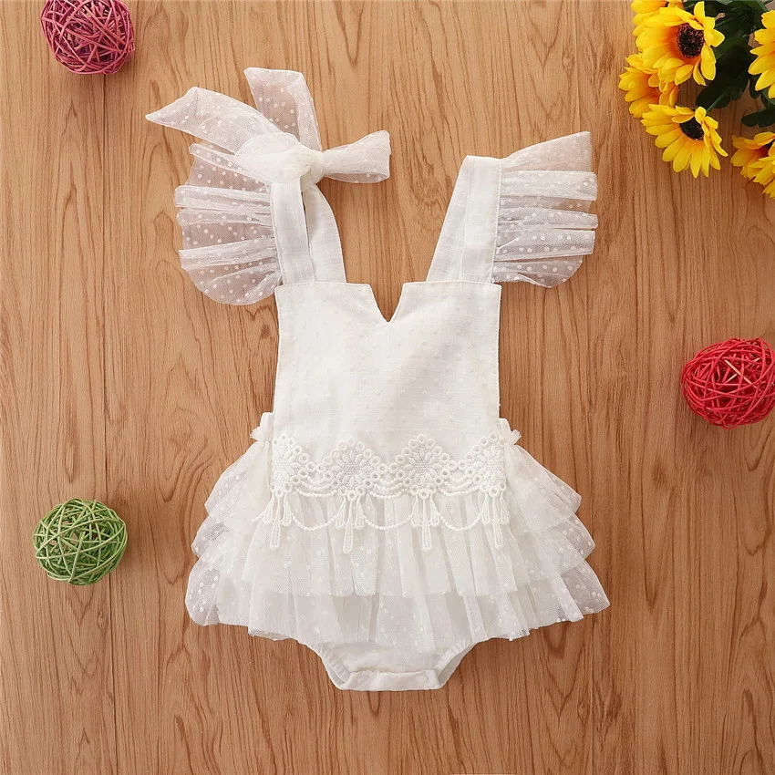 Macacão de Renda Branco para Bebê Menina Roupa Infantil Charmosa e Confortável Ideal para Festas e Uso Diário Design Delicado