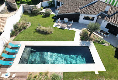 Villa with pool and garden 9