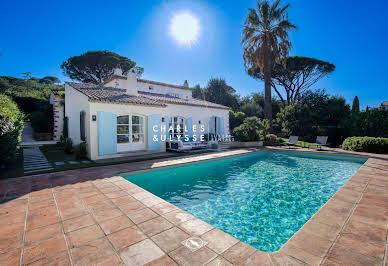 Villa avec piscine en bord de mer 11