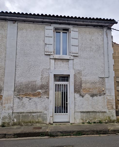 Vente maison 4 pièces 62.35 m² à Châteauneuf-sur-Charente (16120), 74 900 €