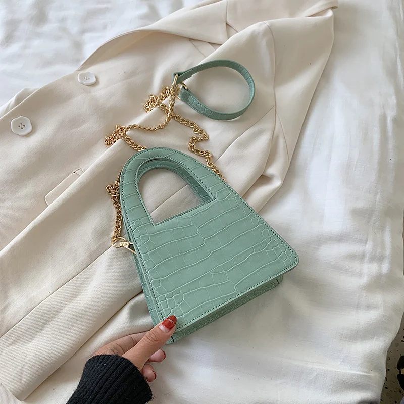 Sac Bandoulière Chaîne Élégance Intemporelle Parfait pour Toutes les Occasions. Compact, Chic et Pratique. Le Sac Idéal pour Compléter Votre Tenue
