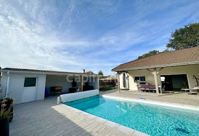 Maison avec piscine et terrasse 1