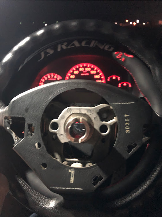 アコードのアコードユーロR・J'S RACING・ステアリング交換に関するカスタム事例の投稿画像2枚目