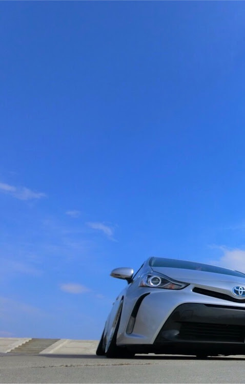 プリウスαのキャンバー調整・車高調整に関するカスタム事例の投稿画像1枚目