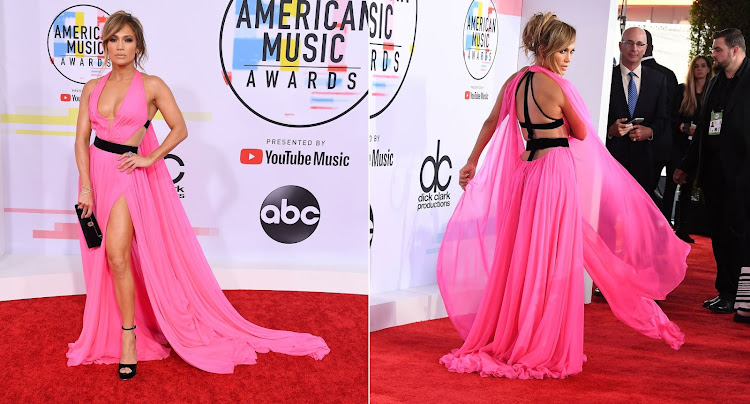 Jennifer Lopez arrives at the 2018 American Music Awards on October 9 2018 in Los Angeles, California.