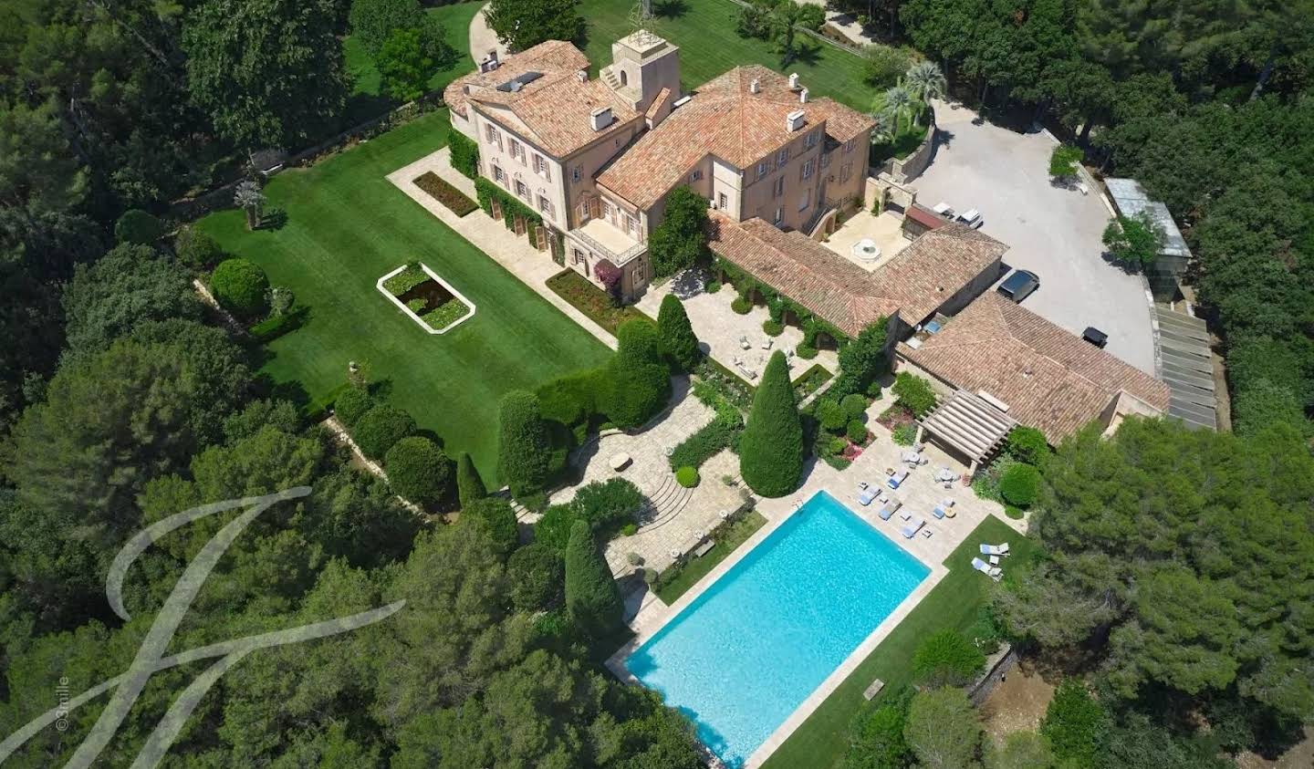 Property with pool Valbonne