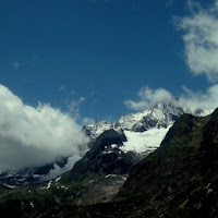 Il cielo è blu sopra le nuvole di 