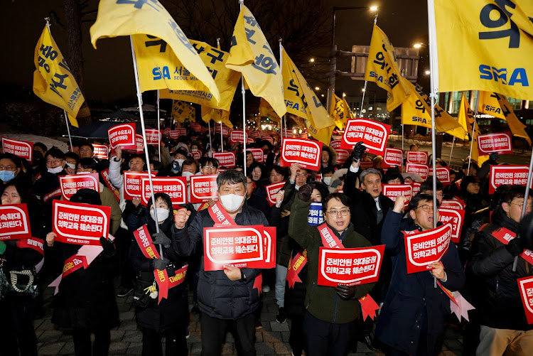 Doctors shout a slogan in a protest against a plan to admit more students to medical school, in front of the Presidential Office in Seoul, South Korea, on February 22, 2024. REUTERS/KIM SOO-HYEON