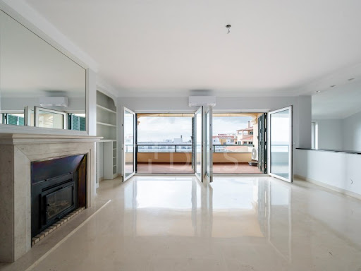Apartment with terrace and pool 2