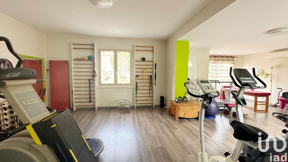 Location  locaux professionnels  168 m² à Entraigues-sur-la-Sorgue (84320), 2 220 €