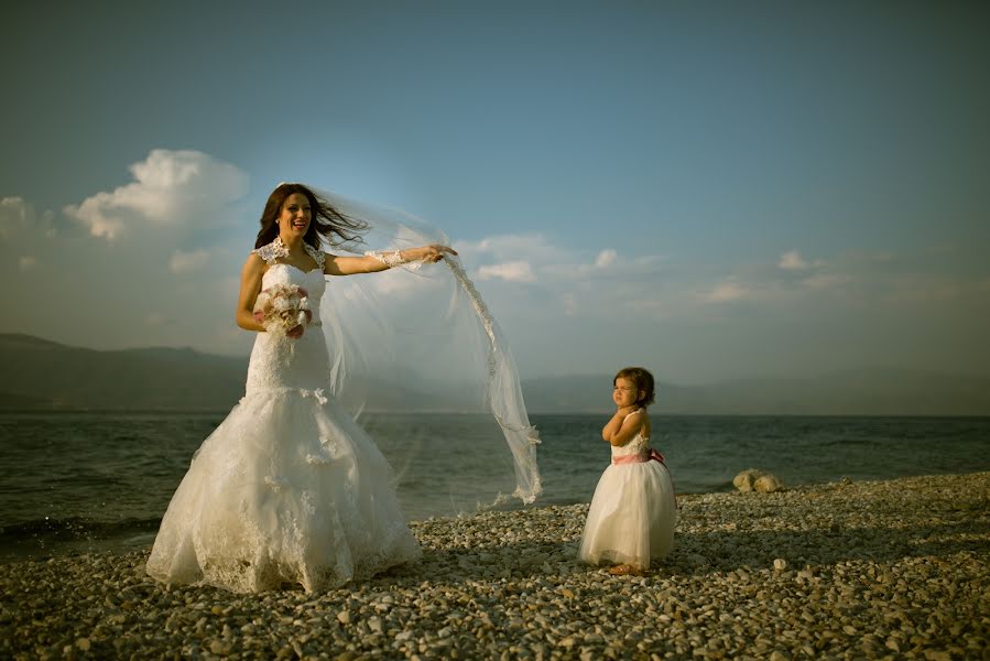 Wedding photographer Dionisios Bertsos (studiobertsos). Photo of 19 May 2019