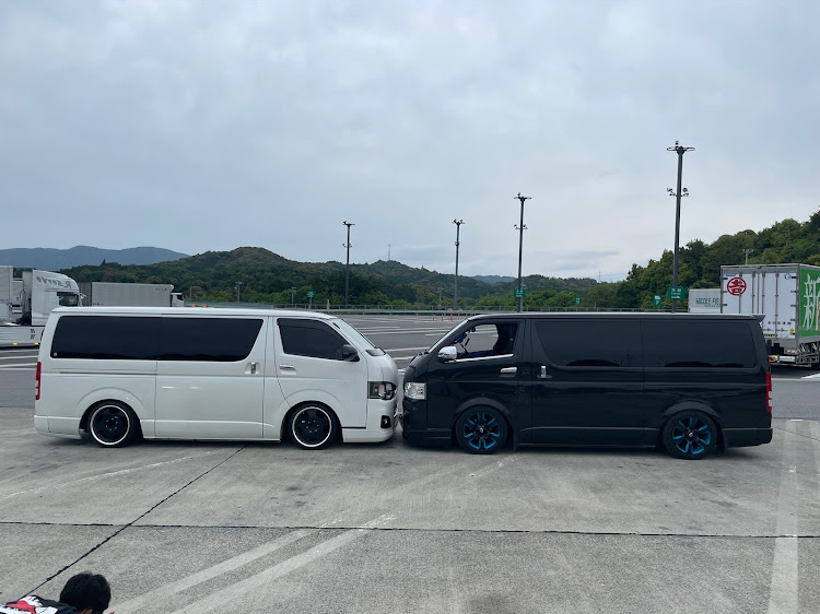ハイエースバンのハイエース200系・プラドホイールに関するカスタム事例の投稿画像1枚目