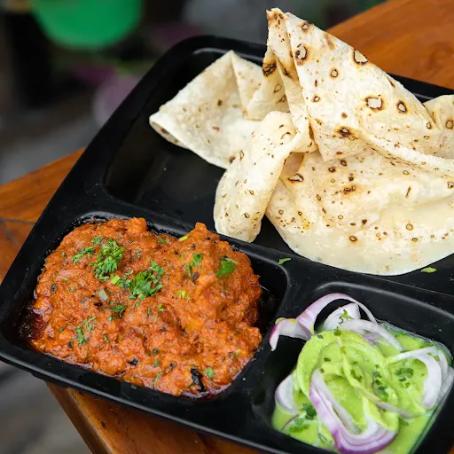 Soya Chaap With Roomali Roti