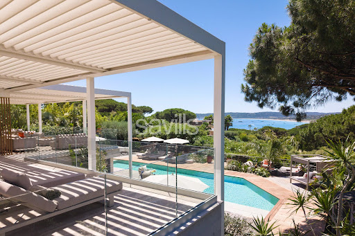 Seaside villa with pool 4