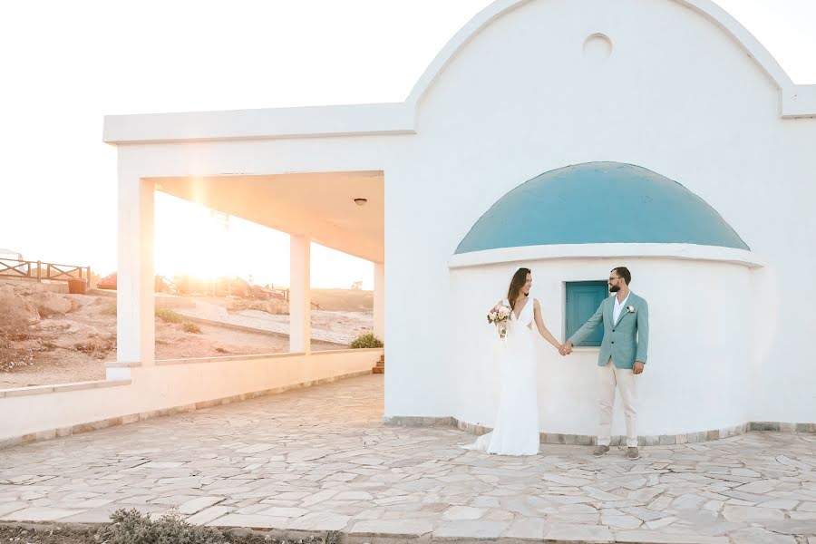 Fotógrafo de casamento Oksana Bebrisha (luarlv). Foto de 30 de dezembro 2022