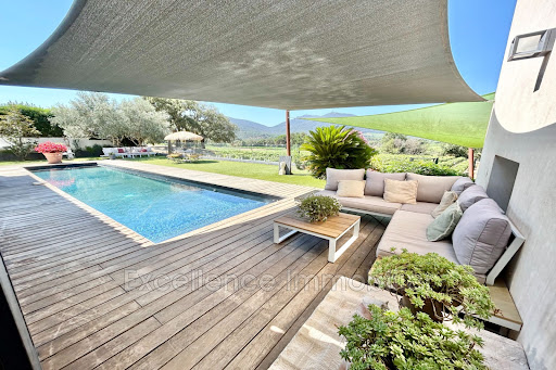 Villa with pool 1