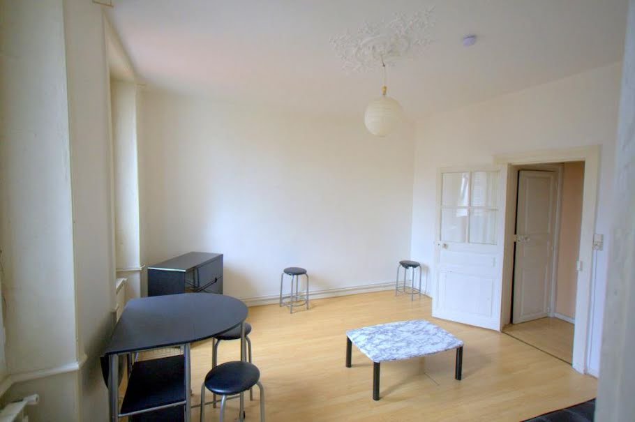 Location  appartement 3 pièces 55 m² à Montluçon (03100), 415 €