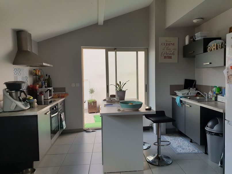 Location  appartement 4 pièces 81 m² à Charnas (07340), 700 €