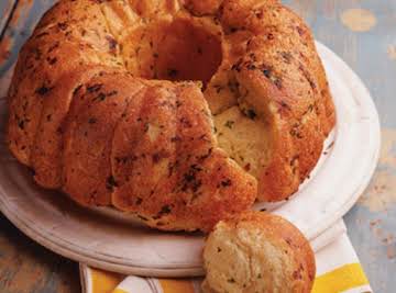 "Game-Day" Garlic Parmesan Pull-Apart Bread