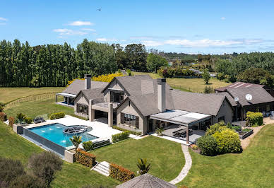 Maison avec piscine et jardin 19