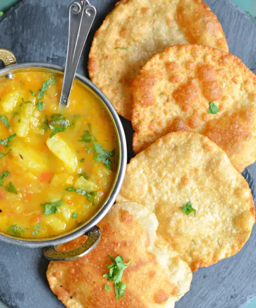 Poori Bhaji [4 Poori] With Boondi Raita [Serves 1]